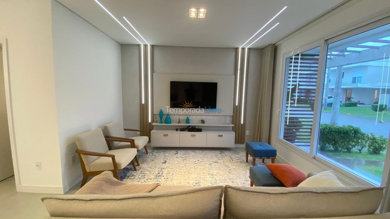 Casa para aluguel de temporada em Capão da Canoa (Zona Nova)