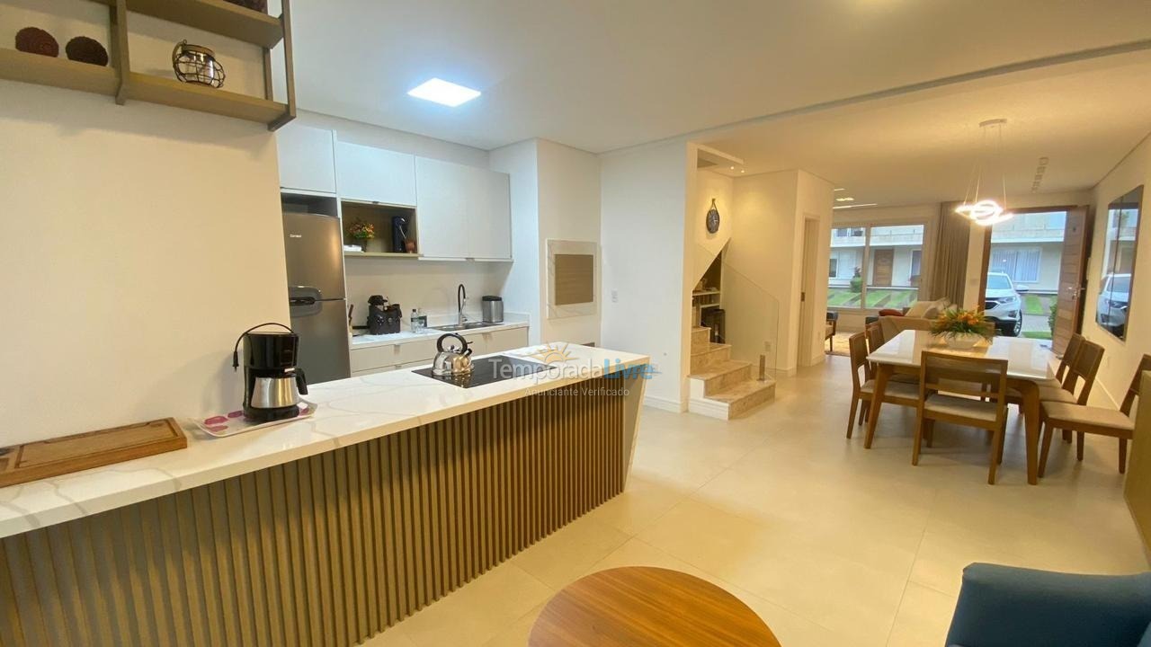 Casa para aluguel de temporada em Capão da Canoa (Zona Nova)