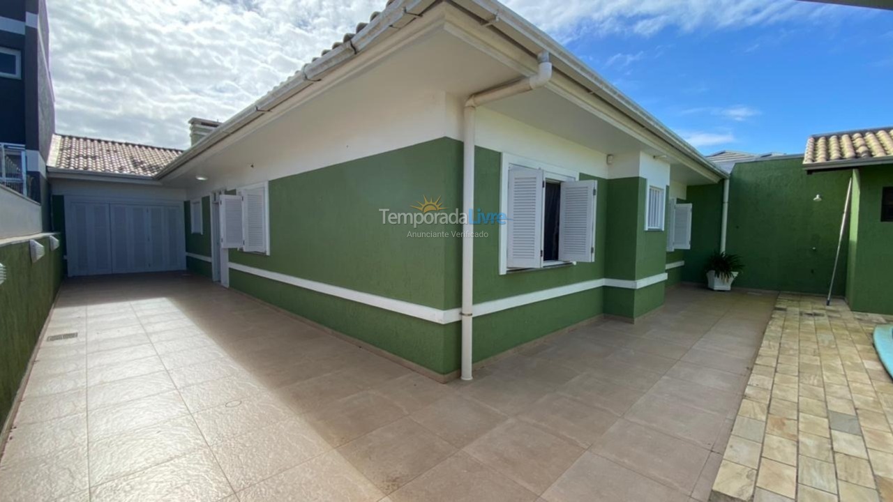 Casa para aluguel de temporada em Xangri Lá (Xangrila Bairo Centro)