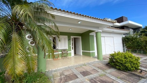 House for rent in Xangri Lá - Xangrila Bairo Centro