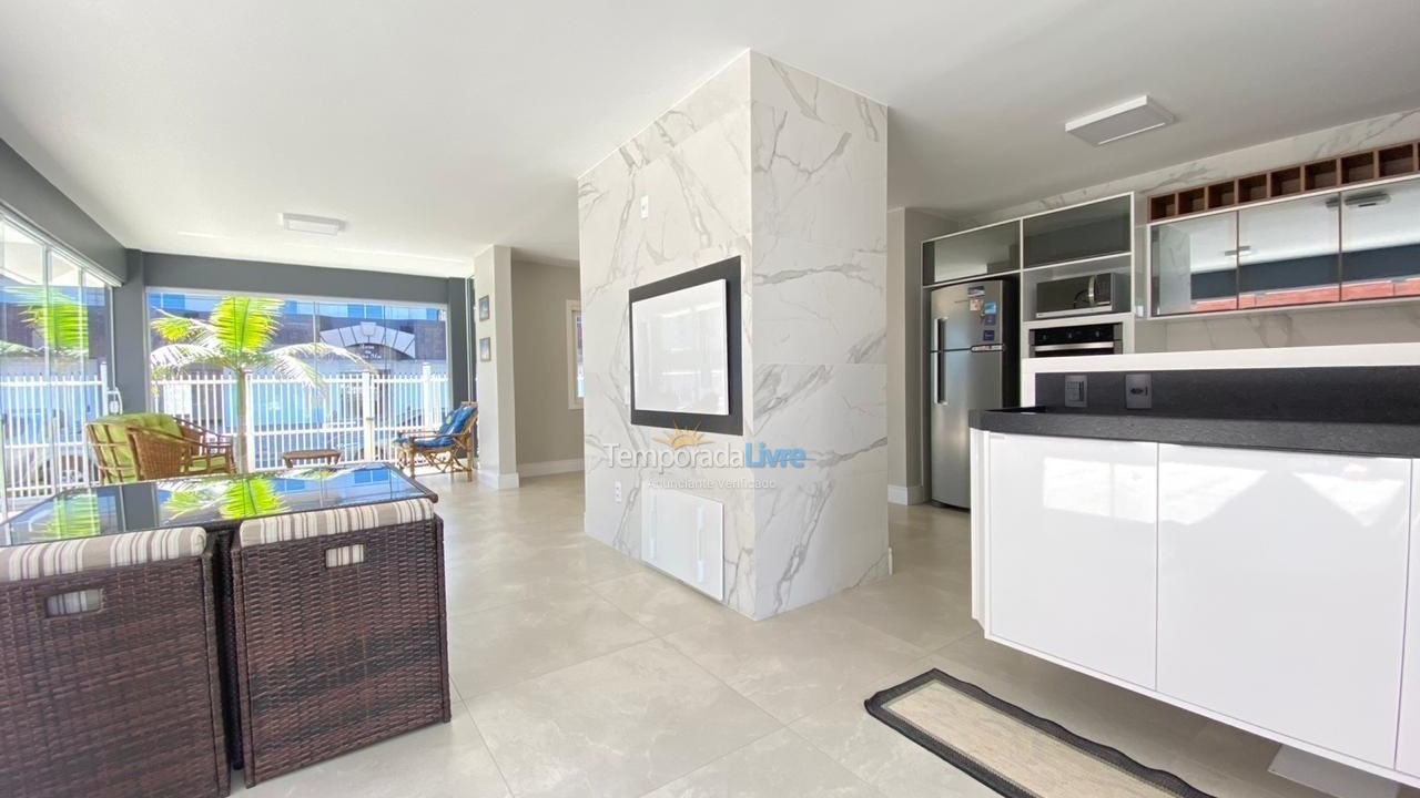 Casa para aluguel de temporada em Capão da Canoa (Zona Nova)