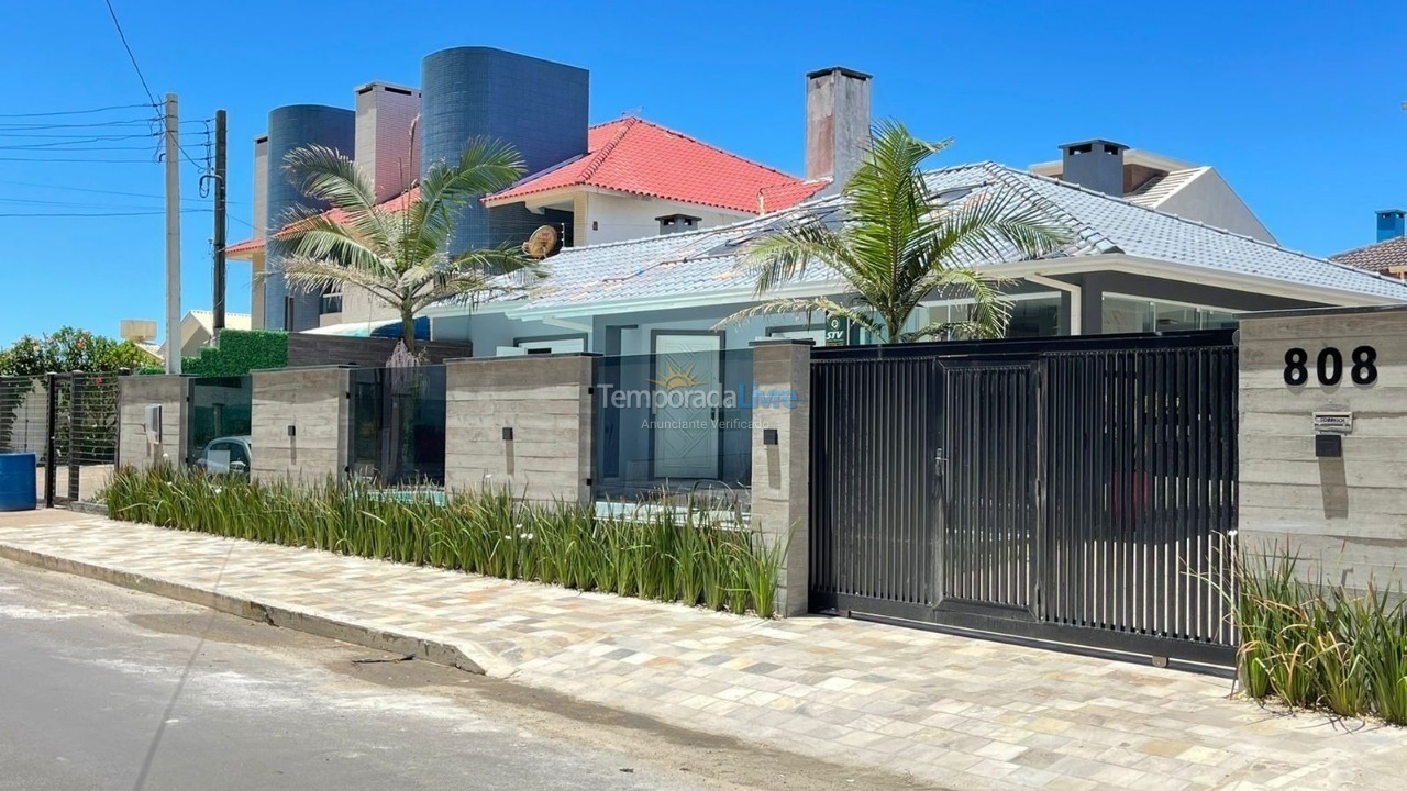 Casa para aluguel de temporada em Capão da Canoa (Zona Nova)