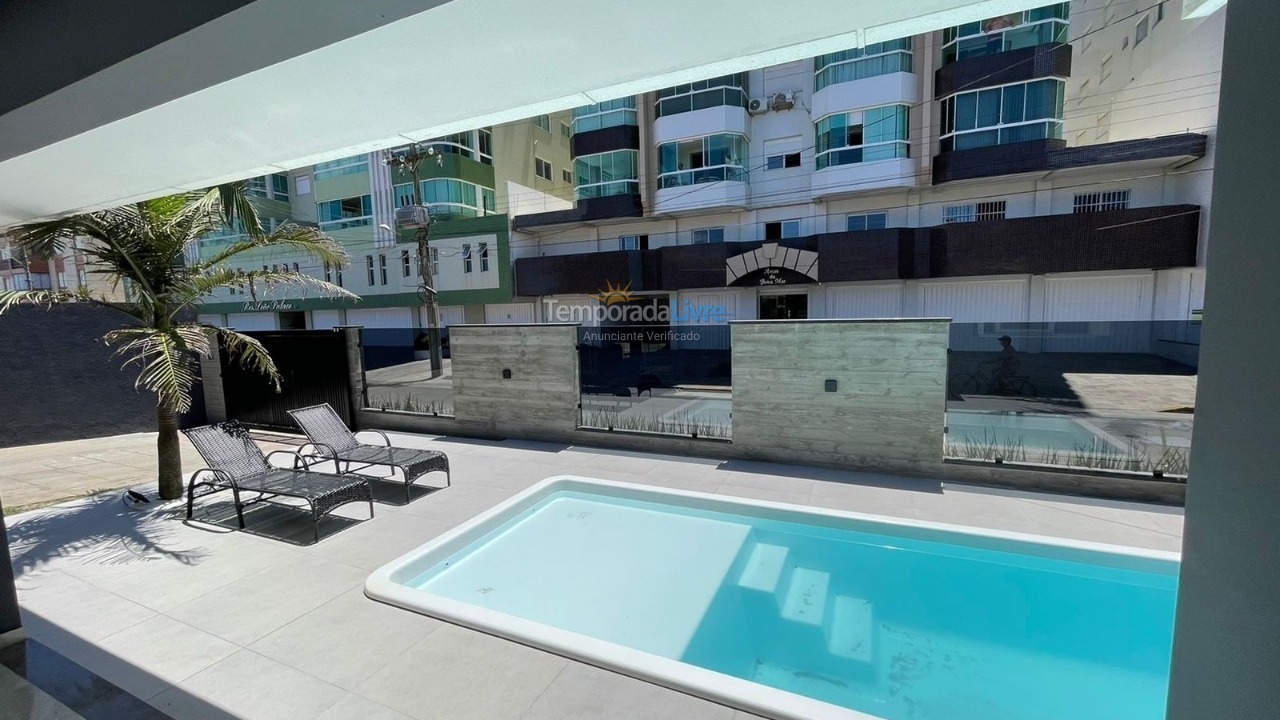 Casa para aluguel de temporada em Capão da Canoa (Zona Nova)