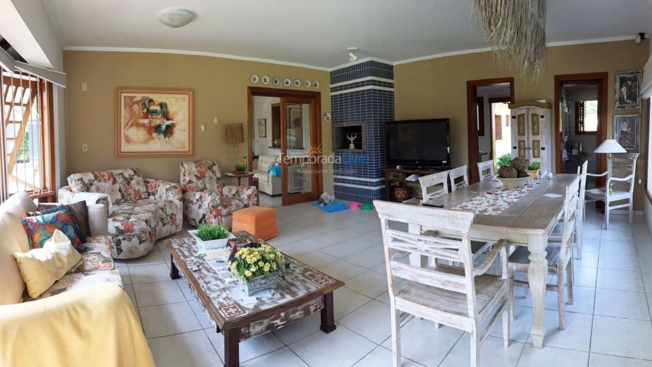 Casa para aluguel de temporada em Xangri Lá (Xangrila Bairo Centro)