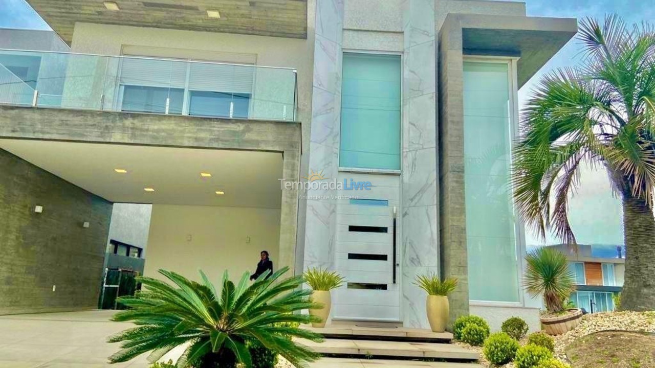 Casa para aluguel de temporada em Capão da Canoa (Parque Antártica)