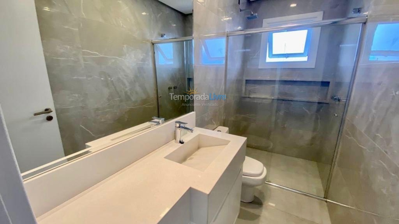 Casa para aluguel de temporada em Capão da Canoa (Parque Antártica)