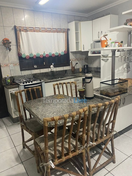 Casa para aluguel de temporada em Capão da Canoa (Zona Nova)