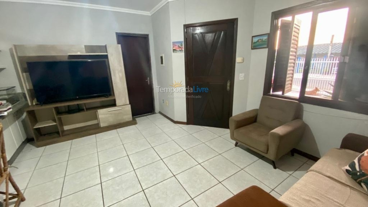 Casa para aluguel de temporada em Capão da Canoa (Zona Nova)
