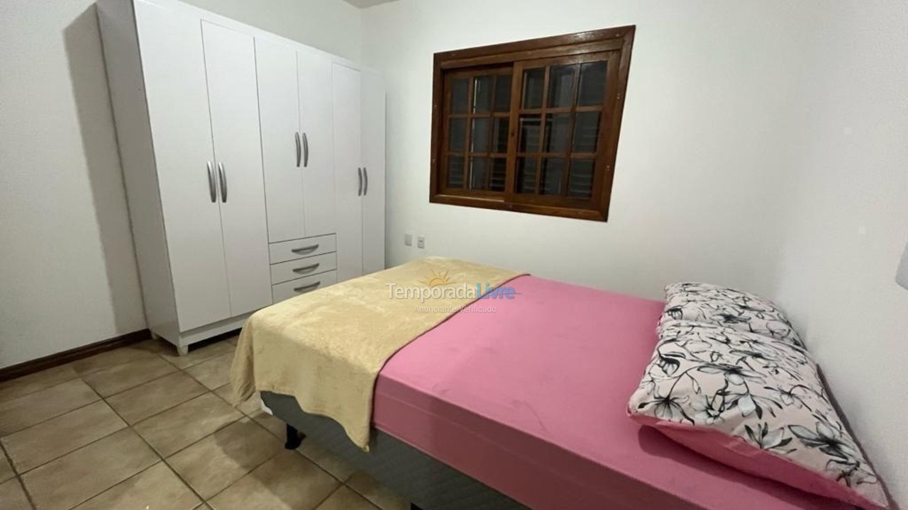 Casa para aluguel de temporada em Capão da Canoa (Zona Nova)