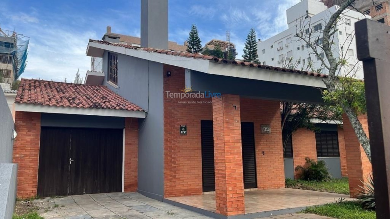 Casa para aluguel de temporada em Capão da Canoa (Zona Nova)