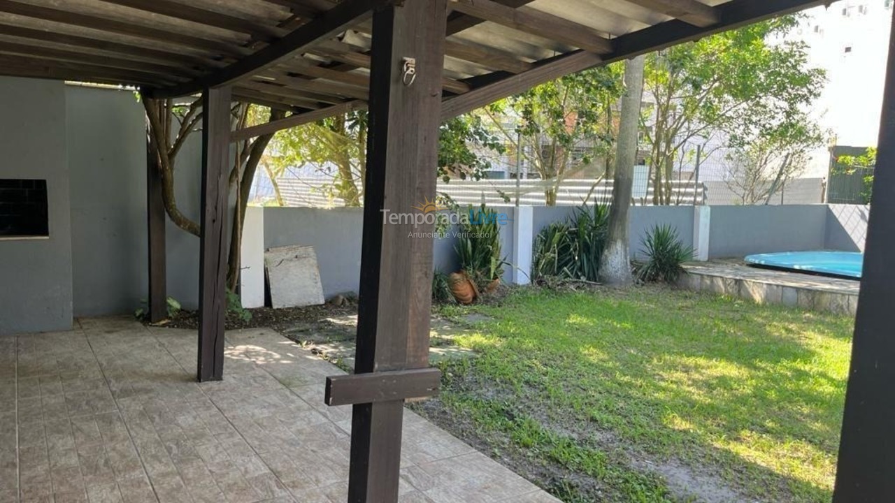 Casa para aluguel de temporada em Capão da Canoa (Zona Nova)