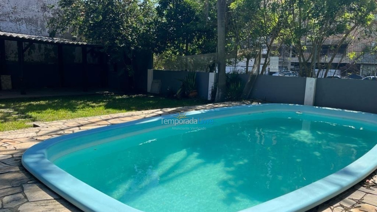 Casa para aluguel de temporada em Capão da Canoa (Zona Nova)