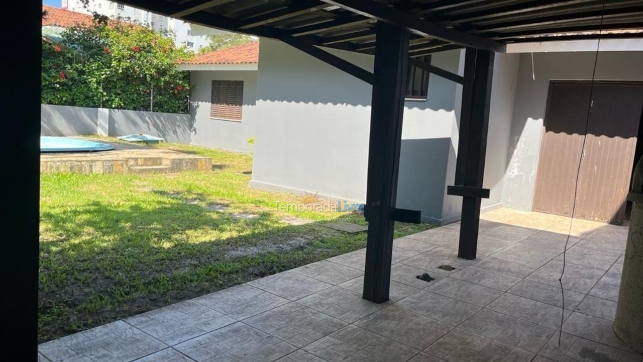 Casa para aluguel de temporada em Capão da Canoa (Zona Nova)