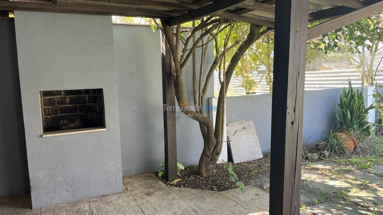 Casa para aluguel de temporada em Capão da Canoa (Zona Nova)