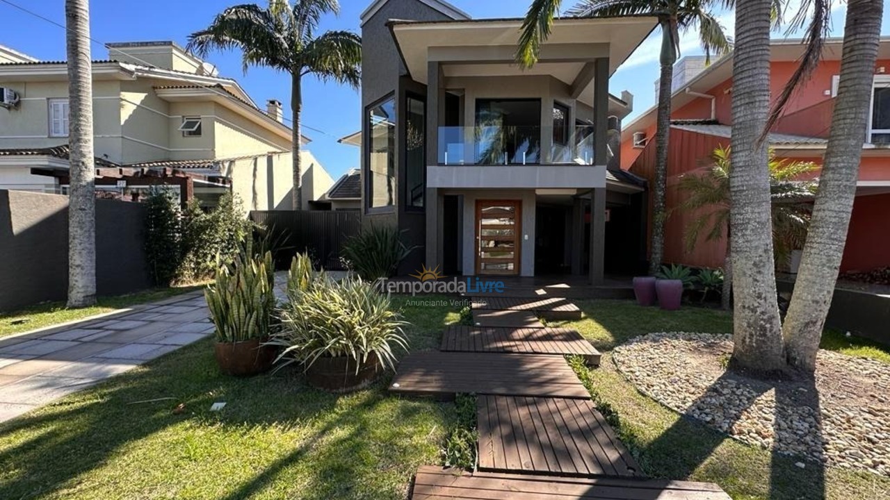 Casa para aluguel de temporada em Capão da Canoa (Zona Nova)