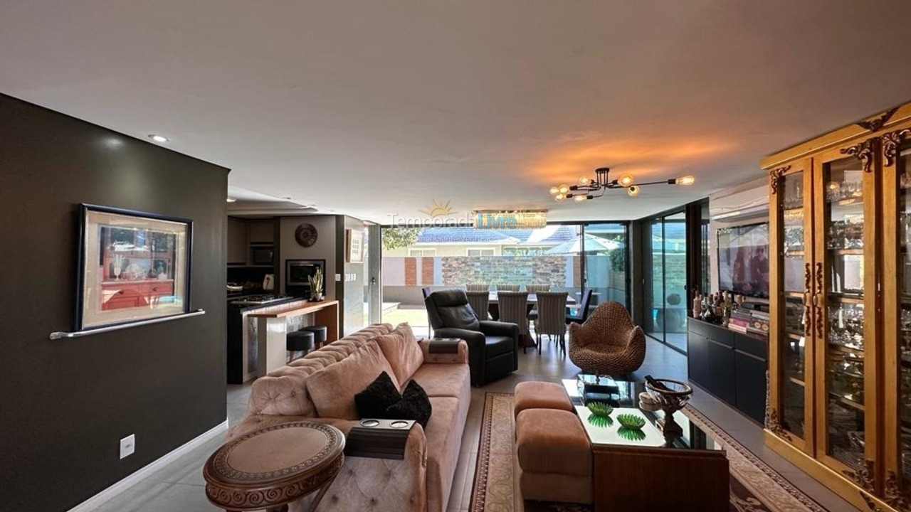 Casa para aluguel de temporada em Capão da Canoa (Zona Nova)