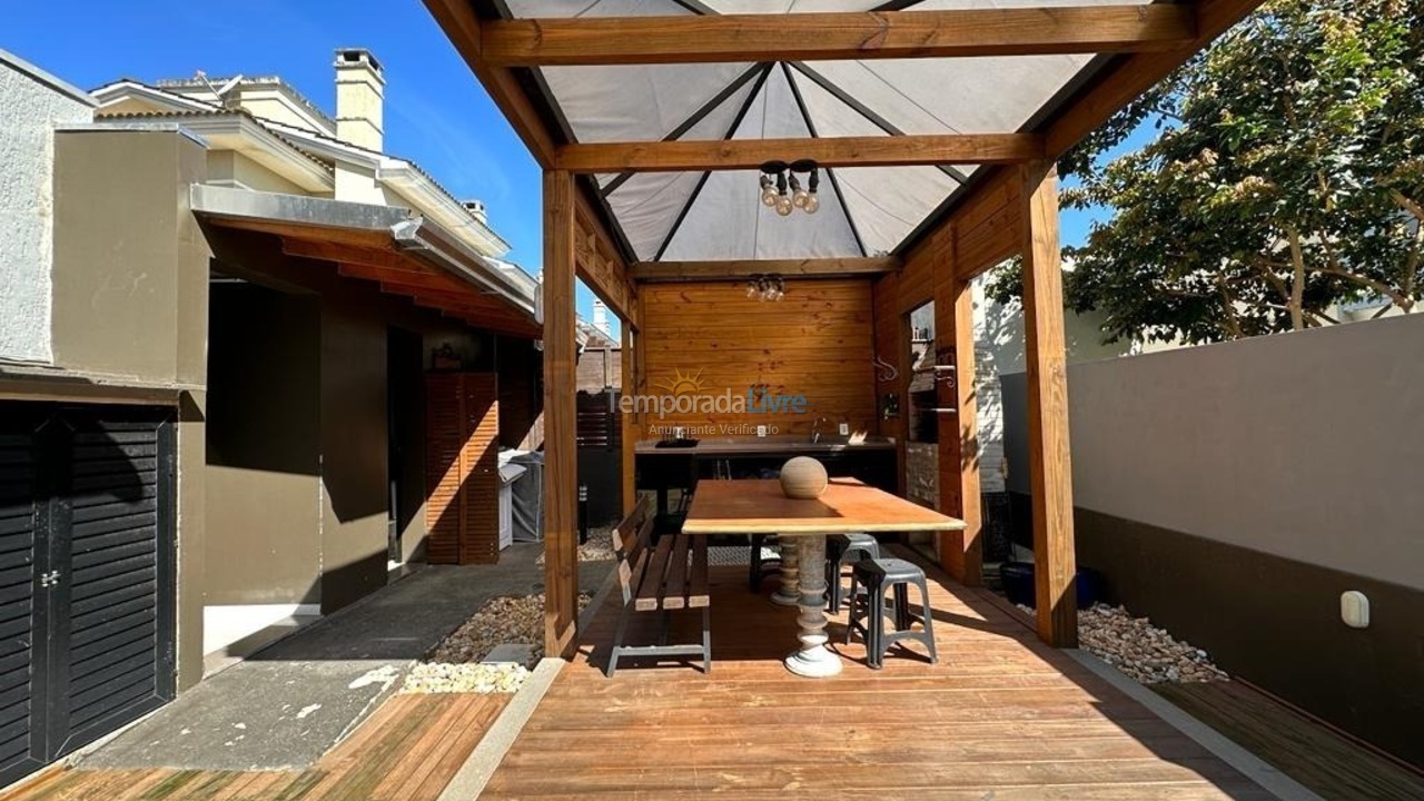 Casa para aluguel de temporada em Capão da Canoa (Zona Nova)