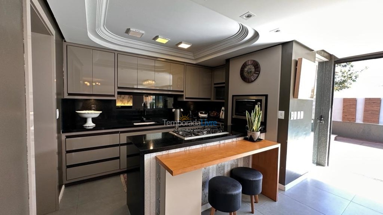 Casa para aluguel de temporada em Capão da Canoa (Zona Nova)