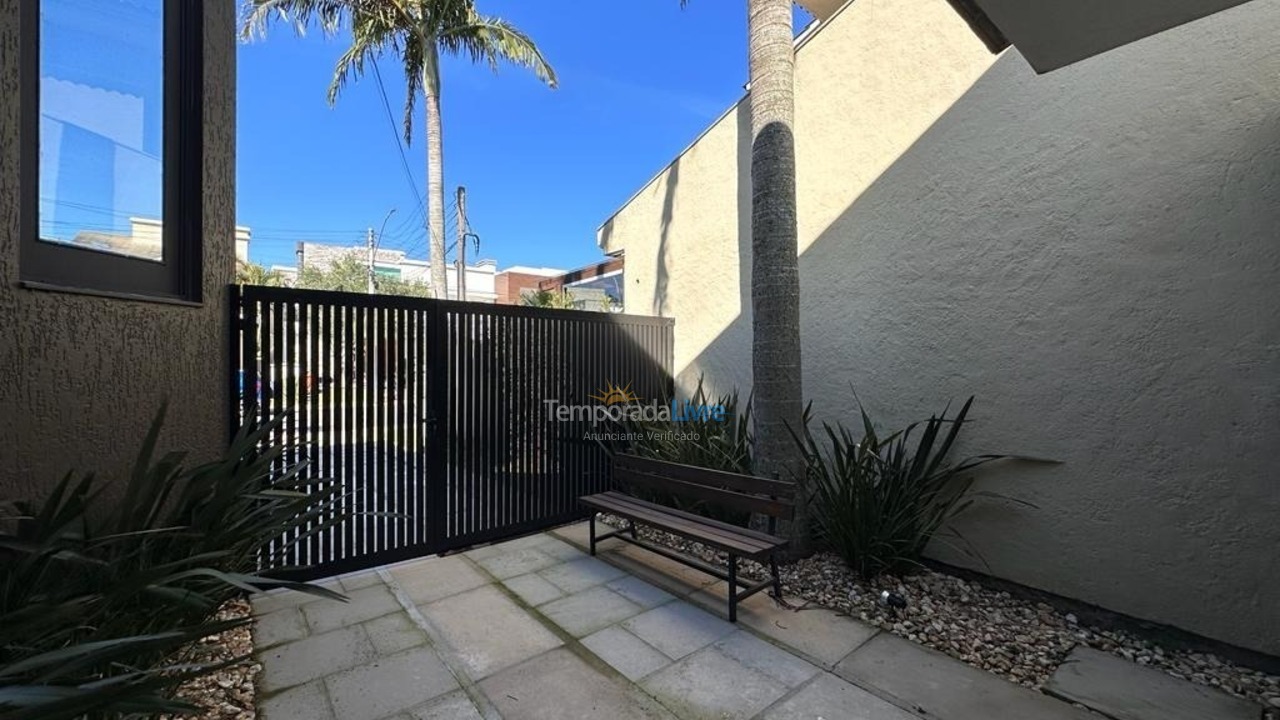 Casa para aluguel de temporada em Capão da Canoa (Zona Nova)