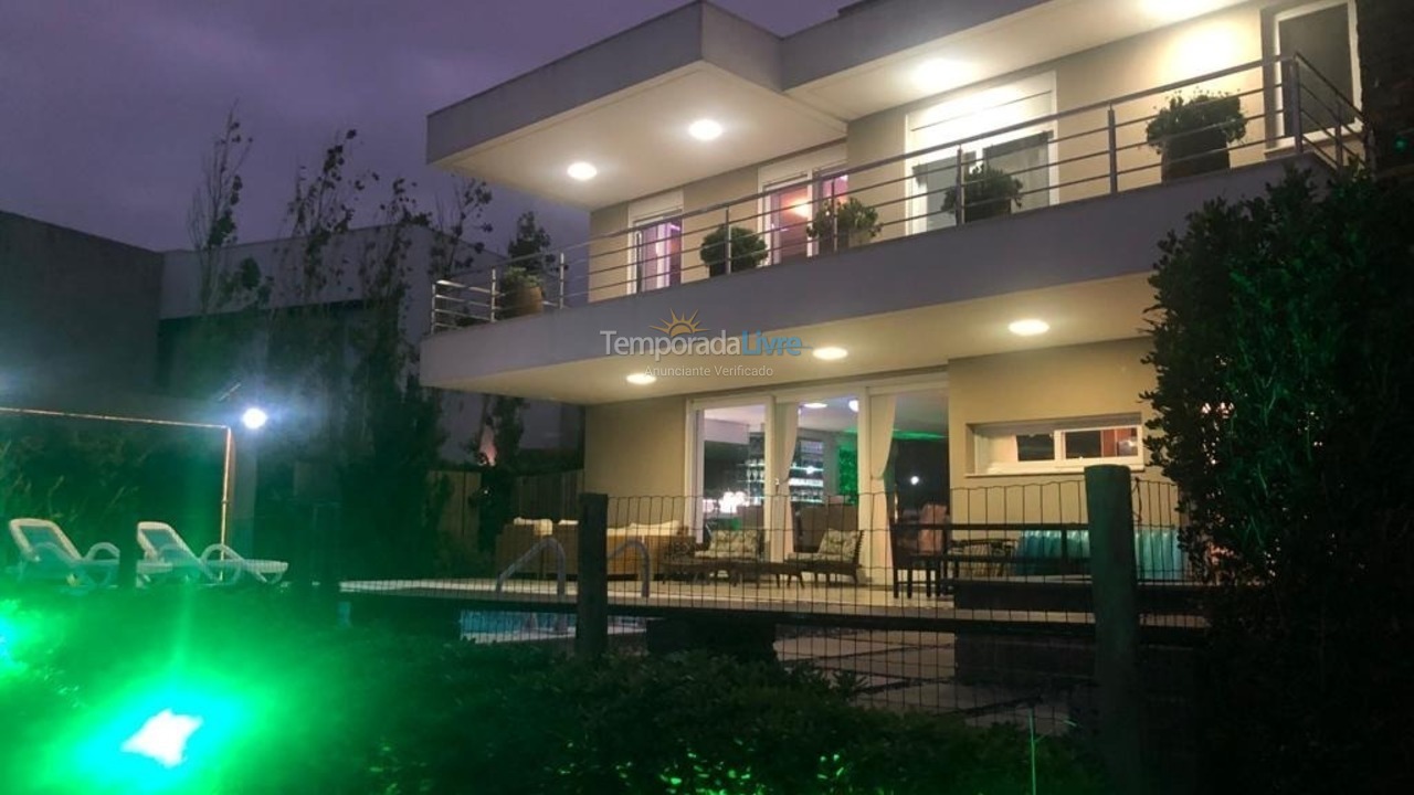 Casa para aluguel de temporada em Xangri Lá (Xangrila Bairo Centro)