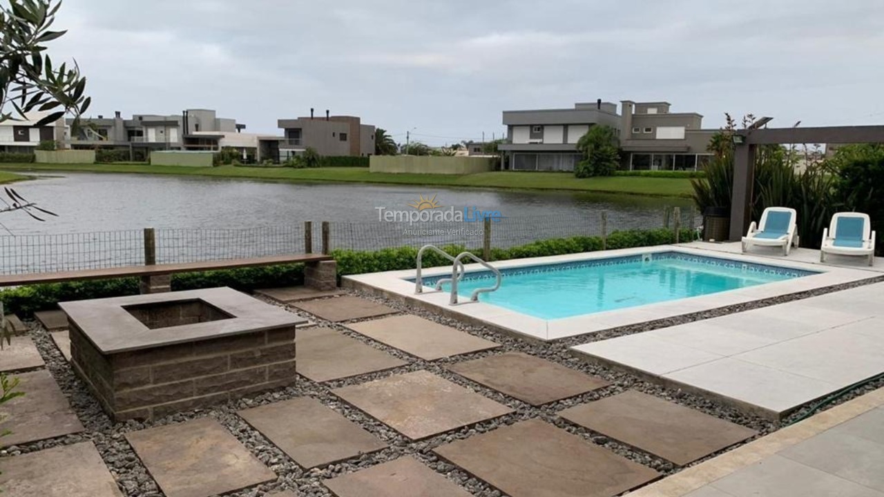 Casa para aluguel de temporada em Xangri Lá (Xangrila Bairo Centro)