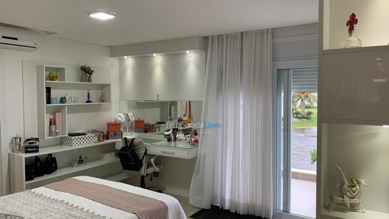 Casa para aluguel de temporada em Xangri Lá (Xangrila Bairo Centro)