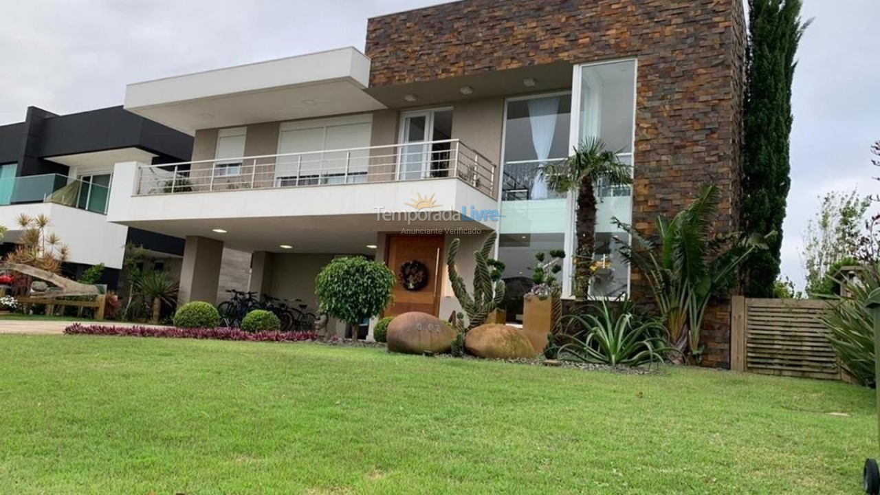 Casa para aluguel de temporada em Xangri Lá (Xangrila Bairo Centro)