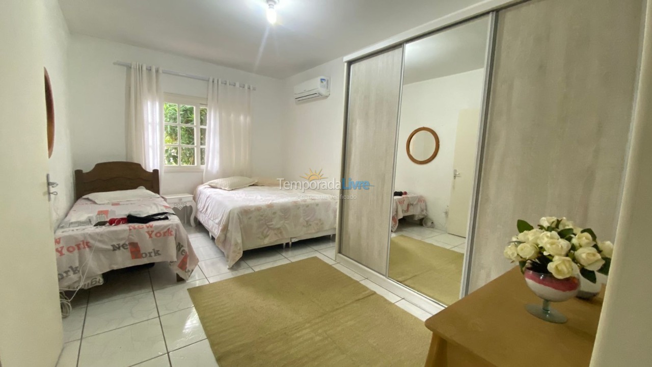 Casa para aluguel de temporada em Capão da Canoa (Santa Luzia)