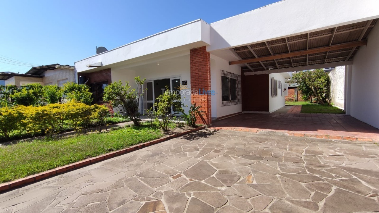 Casa para aluguel de temporada em Capão da Canoa (Navegantes)