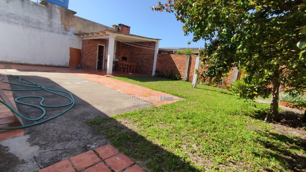 Casa para aluguel de temporada em Capão da Canoa (Navegantes)