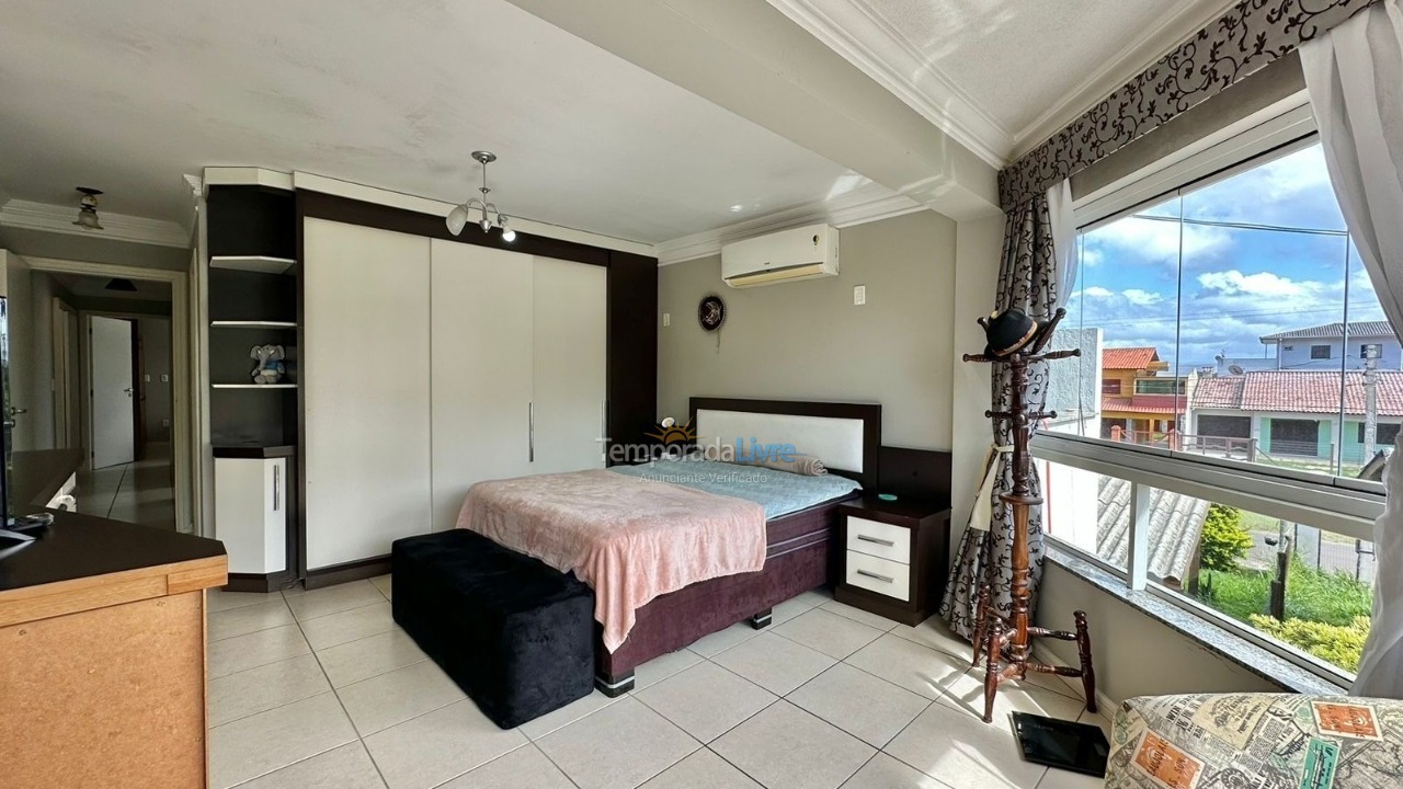 Casa para aluguel de temporada em Capão da Canoa (Zona Nova)