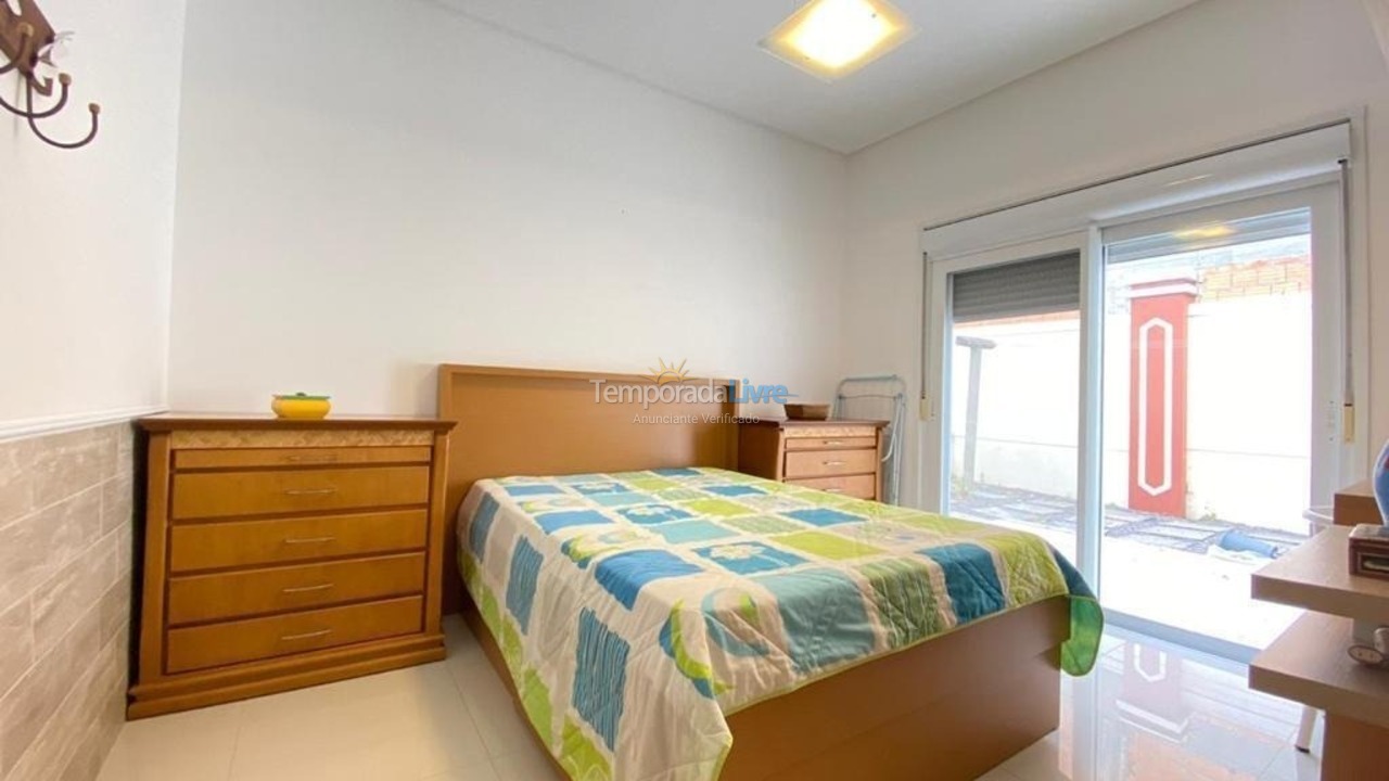 Casa para aluguel de temporada em Capão da Canoa (Zona Nova)