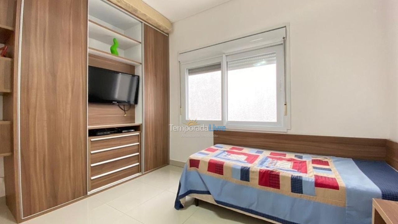 Casa para aluguel de temporada em Capão da Canoa (Zona Nova)