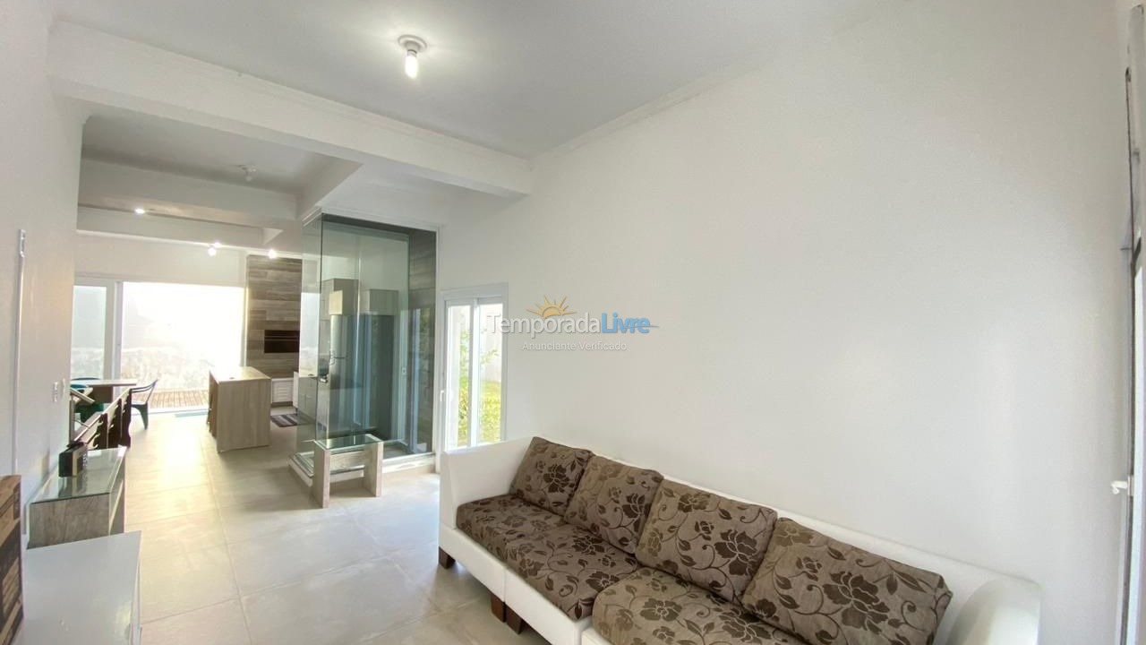 Casa para aluguel de temporada em Capão da Canoa (Zona Nova)