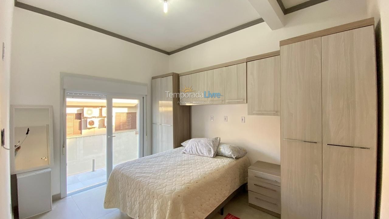 Casa para aluguel de temporada em Capão da Canoa (Zona Nova)