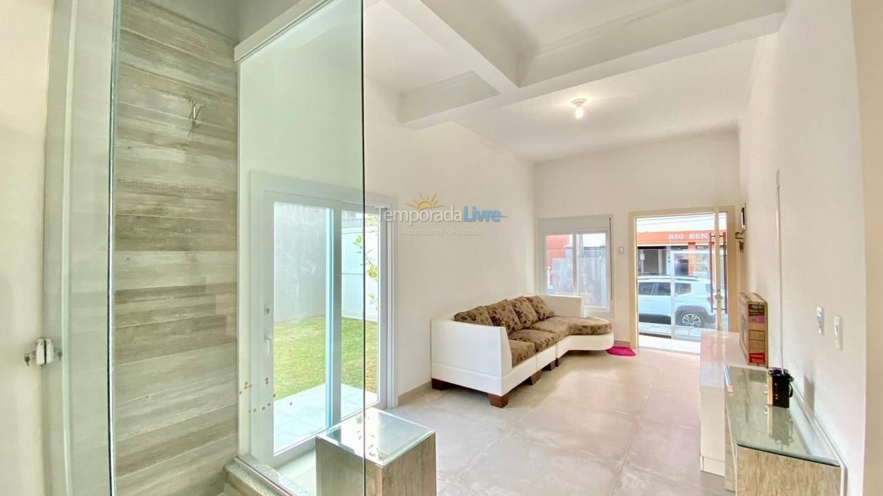 Casa para aluguel de temporada em Capão da Canoa (Zona Nova)