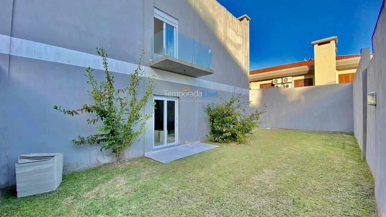 Casa para aluguel de temporada em Capão da Canoa (Zona Nova)