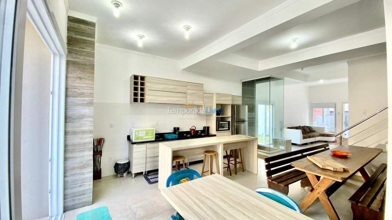 Casa para aluguel de temporada em Capão da Canoa (Zona Nova)