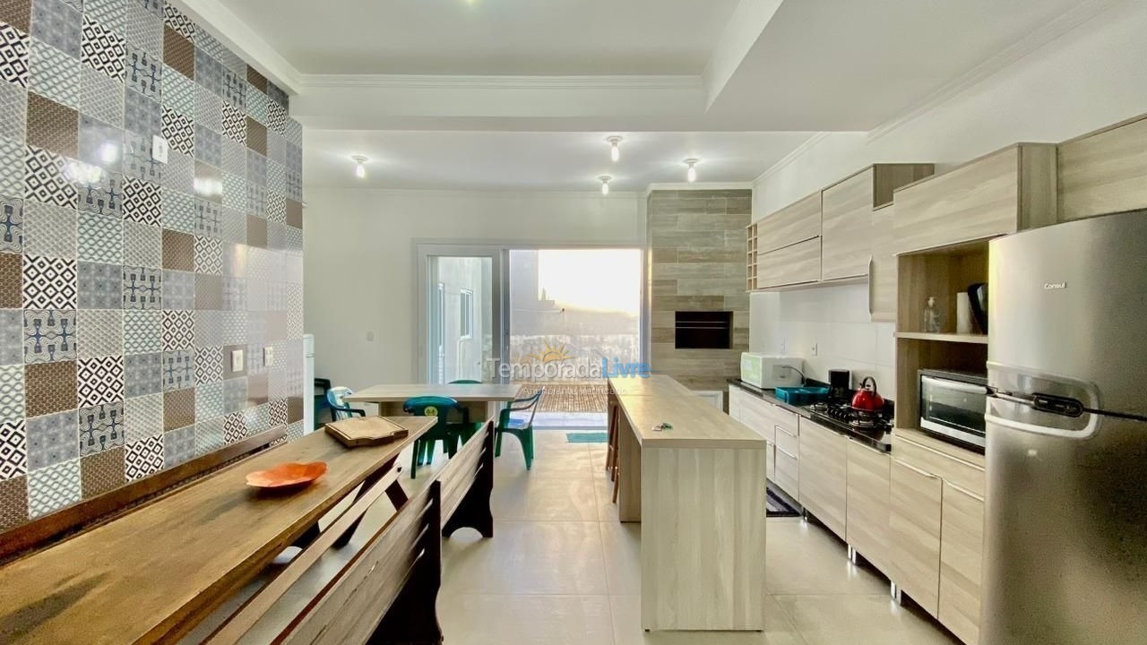 Casa para aluguel de temporada em Capão da Canoa (Zona Nova)