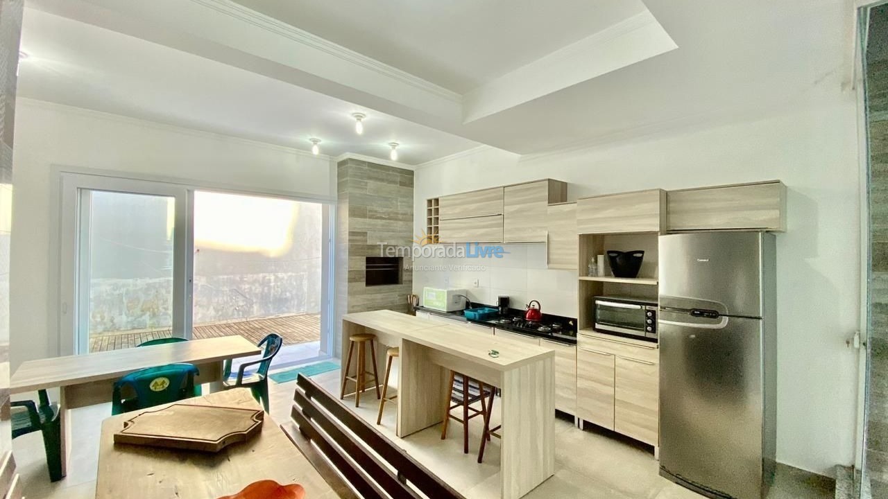 Casa para aluguel de temporada em Capão da Canoa (Zona Nova)