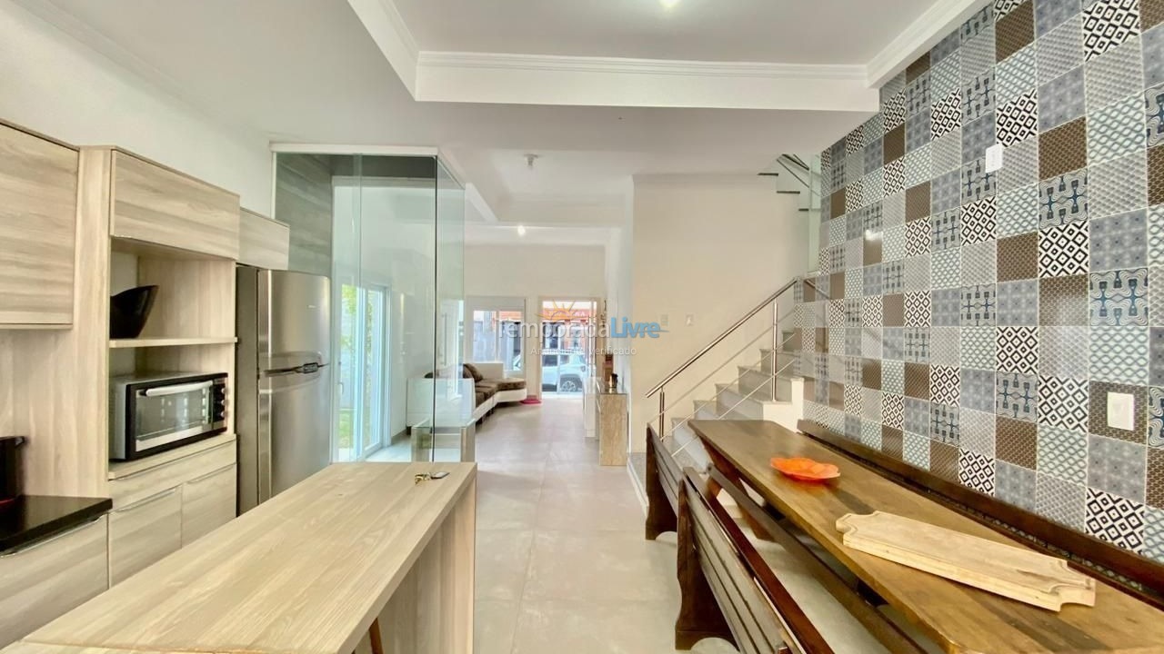 Casa para aluguel de temporada em Capão da Canoa (Zona Nova)