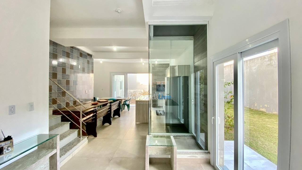 Casa para aluguel de temporada em Capão da Canoa (Zona Nova)