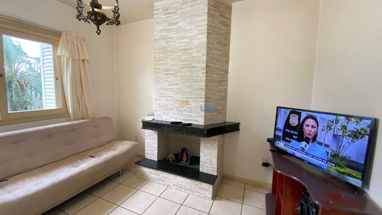 Casa para aluguel de temporada em Capão da Canoa (Zona Nova)