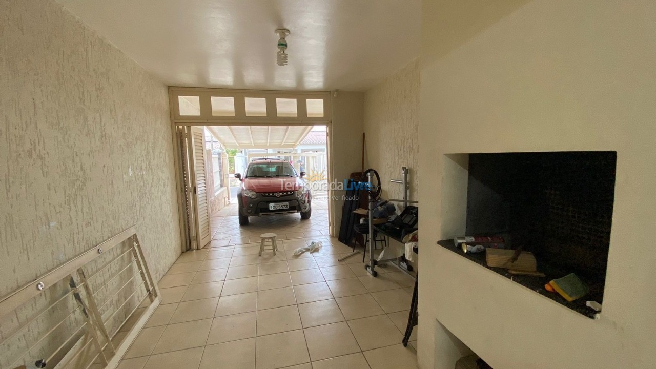 Casa para aluguel de temporada em Capão da Canoa (Zona Nova)