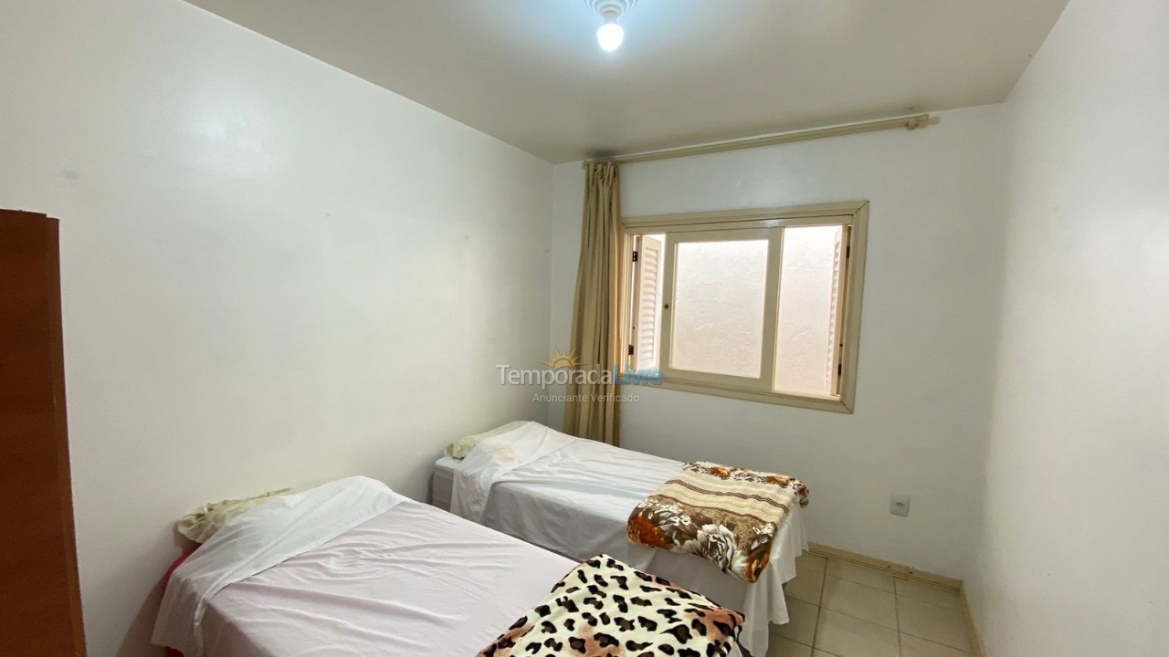 Casa para aluguel de temporada em Capão da Canoa (Zona Nova)