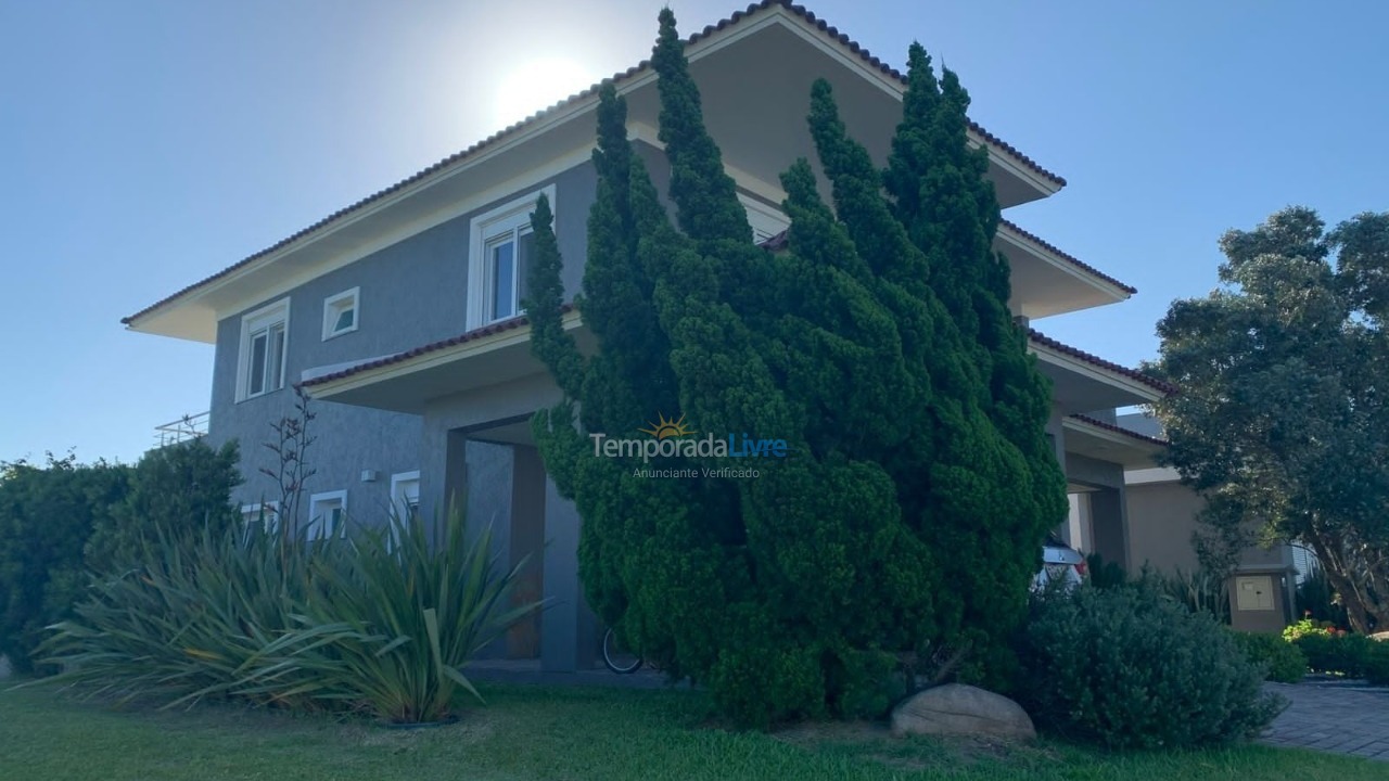 Casa para aluguel de temporada em Xangri Lá (Xangrila Bairo Centro)