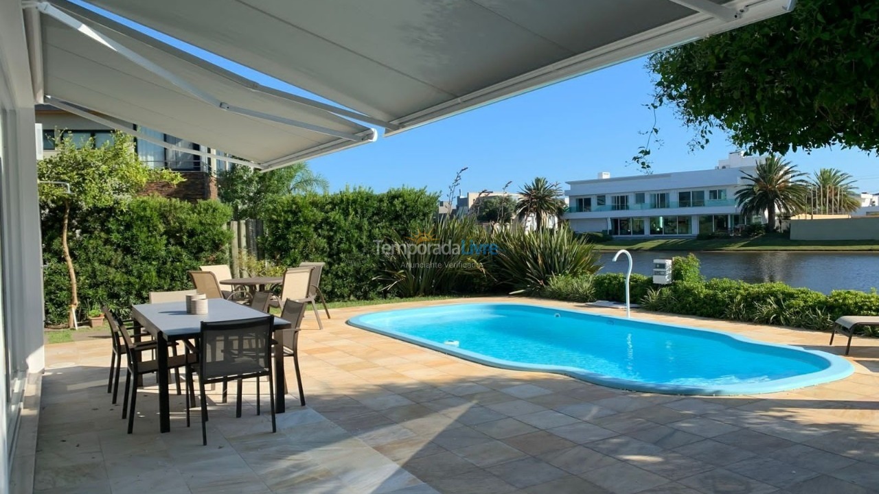 Casa para aluguel de temporada em Xangri Lá (Xangrila Bairo Centro)