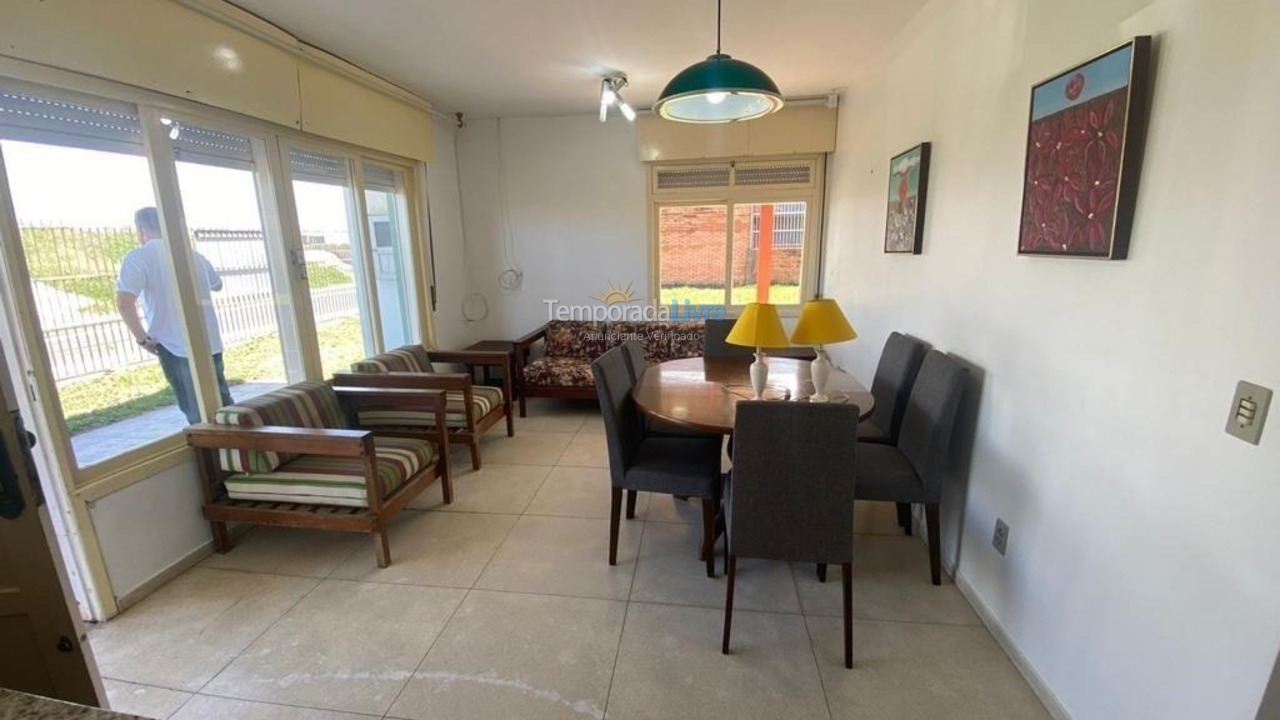 Casa para aluguel de temporada em Capão da Canoa (Zona Nova)