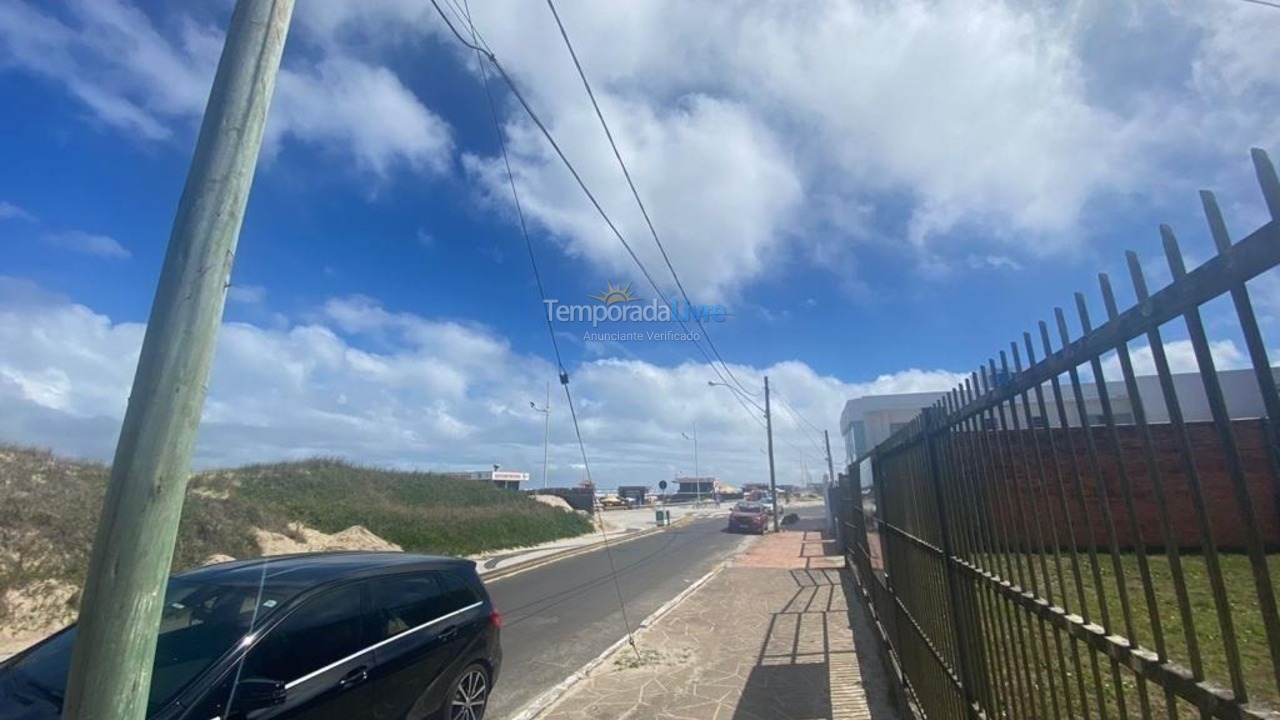 Casa para aluguel de temporada em Capão da Canoa (Zona Nova)