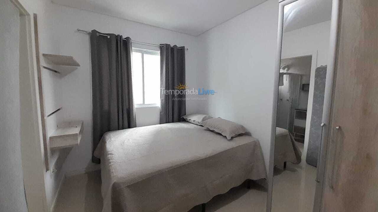 Apartamento para aluguel de temporada em Itapema (Meia Praia)